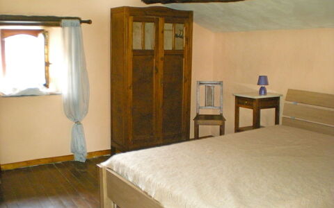 Ma Campagne: Kamer, Bed, Meubilair, Slaapkamer, Eigendom, Bed Frame, Laken, Gebouw, Verdieping, Interieur Ontwerp
