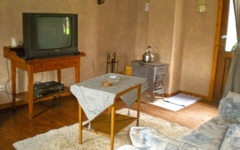 Ma Campagne: Kamer, Meubilair, Eigendom, Woonkamer, Tafel, Interieur Ontwerp, Verdieping, Muur, Gebouw, Hardwood