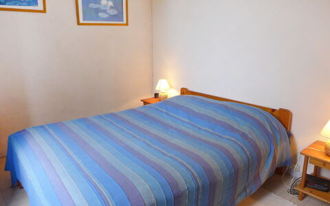 Le Chant des Milans: Slaapkamer, Bed, Meubilair, Laken, Kamer, Eigendom, Bed Frame, Bedding, Muur, Matras