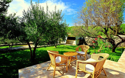 Keti: Sneeuw, Lucht, Wolk, Berg, Gebouw, Helling, Boom, Fabriek, Huis, Natuurlijk Landschap