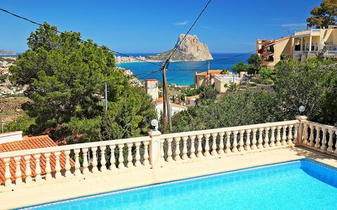 Vista Ifach: Water, Lucht, Eigendom, Gebouw, Fabriek, Natuur, Azure, Boom, Rechthoek, Badplaats