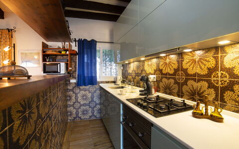 Vista Ifach: Cabinetry, Countertop, Eigendom, Keuken, Hout, Interieur Ontwerp, Verdieping, Flooring, Lade, Huis