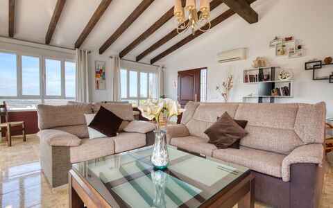 Isabel: Woonkamer, Kamer, Eigendom, Meubilair, Interieur Ontwerp, Plafond, Gebouw, Tafel, Koffietafel, Huis