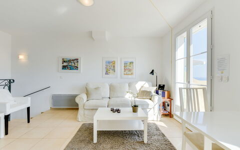 Le Belvédère: Kamer, Woonkamer, Eigendom, Wit, Meubilair, Interieur Ontwerp, Verdieping, Gebouw, Huis, Plafond