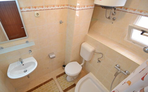 Kala: Badkamer, Eigendom, Kamer, Muur, Loodgieterswerkinrichting, Verdieping, Wastafel In De Badkamer, Toilet, Kraan, Architectuur