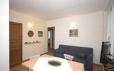 Essenze 2: Kamer, Eigendom, Meubilair, Gebouw, Huis, Interieur Ontwerp, Verdieping, Onroerend Goed, Woonkamer, Comfort