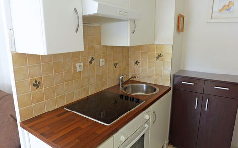 Cavalaire 300: Eigendom, Kamer, Countertop, Wastafel, Keuken, Cabinetry, Meubilair, Verdieping, Tegel, Huis