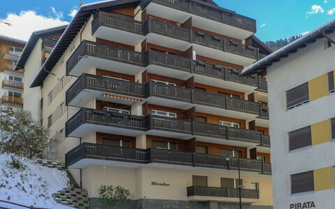 Zermatt 30: Gebouw, Wolk, Dag, Lucht, Eigendom, Venster, Fabriek, Stedelijk Ontwerp, Blok Van De Toren, Boom