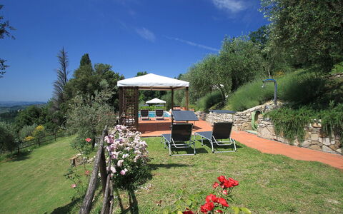 Villa Monteloro: Eigendom, Onroerend Goed, Tuin, Huis, Plantkunde, De Lente, Land Lot, Boom, Heuvel Station, Landelijk Gebied