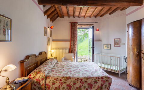 Villa Monteloro: Slaapkamer, Kamer, Bed, Eigendom, Meubilair, Laken, Plafond, Gebouw, Interieur Ontwerp, Bed Frame