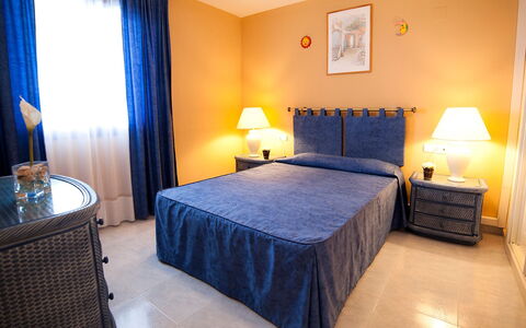 Turquesa Beach 03: Slaapkamer, Bed, Kamer, Meubilair, Eigendom, Laken, Bed Frame, Interieur Ontwerp, Verdieping, Matras