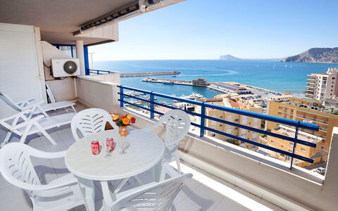 Turquesa Beach 03: Lucht, Water, Tafel, Eigendom, Meubilair, Gebouw, Azure, Naval Architecture, Stoel, Architectuur