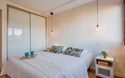 Les Côteaux du Préconil 480.4: Meubilair, Interieur Ontwerp, Bed, Slaapkamer, Muur, Flooring, Kamer, Lichte Inrichting, Plafond, Verdieping