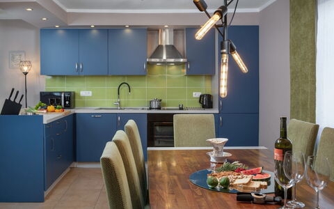 Villa Puntizela: Kamer, Countertop, Groen, Meubilair, Eigendom, Interieur Ontwerp, Keuken, Gebouw, Plafond, Cabinetry