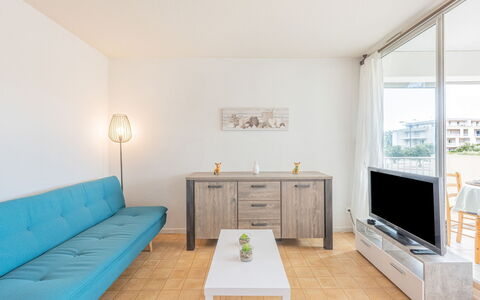 Le Méditerranée: Meubilair, Eigendom, Cabinetry, Comfort, Hout, Lade, Huis, Interieur Ontwerp, Flooring, Gebouw