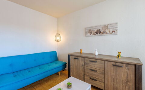 Le Méditerranée: Eigendom, Cabinetry, Meubilair, Bankstel, Tafel, Lade, Hout, Azure, Interieur Ontwerp, Dressoir
