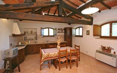 Pienza B: Eigendom, Kamer, Gebouw, Meubilair, Straal, Huis, Plafond, Onroerend Goed, Zolder, Verblijf