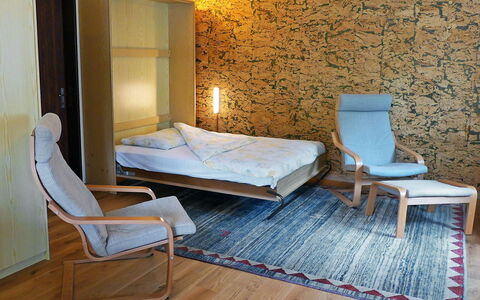 Crap Milan: Meubilair, Kamer, Interieur Ontwerp, Eigendom, Muur, Verdieping, Bed, Tafel, Slaapkamer, Gebouw