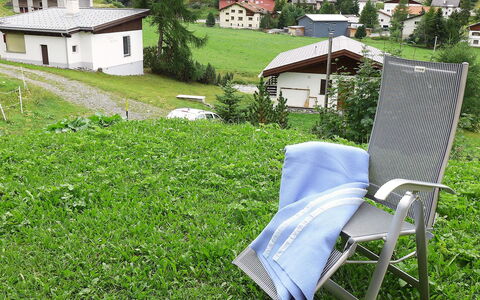 Crap Milan: Gazon, Gras, Eigendom, Werf, Stoel, Huis, Onroerend Goed, Backyard, Boom, Huis