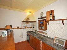 Kitchen facilities: kitchen, oven, dishwasher, refrigerator.