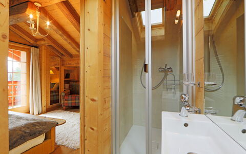 Saint Piran: Spiegel, Kraan, Loodgieterswerkinrichting, Wastafel, Badkamer, Wastafel In De Badkamer, Hout, Verdieping, Flooring, Loodgieter