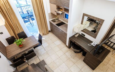 Zaton Holiday Resort 100.21: Eigendom, Kamer, Interieur Ontwerp, Verdieping, Huis, Architectuur, Tegel, Woonkamer, Gebouw, Meubilair