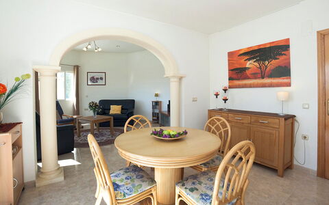 Ingy: Kamer, Eigendom, Meubilair, Eetkamer, Interieur Ontwerp, Gebouw, Onroerend Goed, Tafel, Huis, Plafond