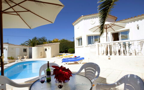 Ingy: Eigendom, Gebouw, Vakantie, Huis, Onroerend Goed, Zwembad, Azure, Appartement, Villa, Toevlucht