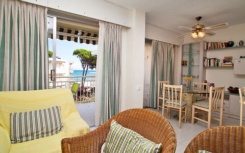 Cambrils 180: Kamer, Eigendom, Interieur Ontwerp, Meubilair, Gordijn, Gebouw, Woonkamer, Onroerend Goed, Huis, Huis