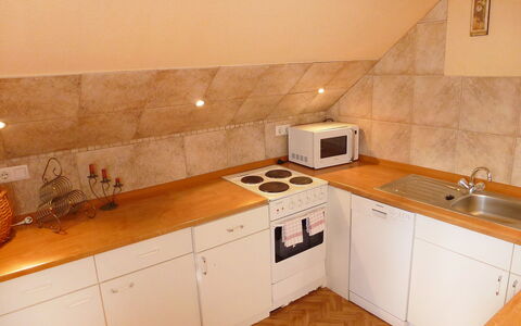 Allmendgasse: Eigendom, Kamer, Keuken, Countertop, Meubilair, Cabinetry, Verdieping, Gebouw, Wastafel, Huis