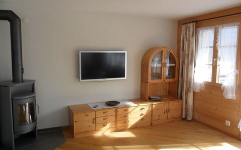 Ufem Stutz: Kamer, Eigendom, Meubilair, Verdieping, Interieur Ontwerp, Gebouw, Hardwood, Huis, Houten Vloer, Muur