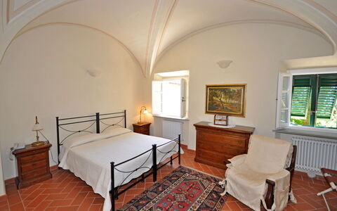 Dante: Kamer, Eigendom, Meubilair, Slaapkamer, Gebouw, Bed, Interieur Ontwerp, Plafond, Architectuur, Verdieping