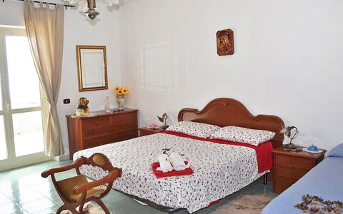 Dea Afrodite: Slaapkamer, Meubilair, Kamer, Laken, Bed, Eigendom, Bedding, Interieur Ontwerp, Bed Frame, Plafond