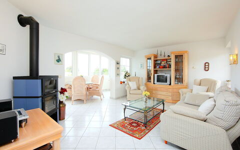 B&B: Woonkamer, Kamer, Meubilair, Eigendom, Interieur Ontwerp, Gebouw, Huis, Verdieping, Onroerend Goed, Tafel