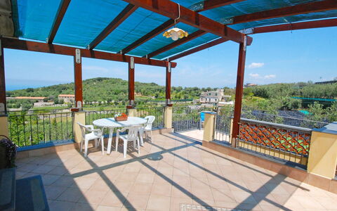 Il Montano: Eigendom, Gebouw, Onroerend Goed, Veranda, Huis, Pergola, Kamer, Patio, Huis, Schaduw