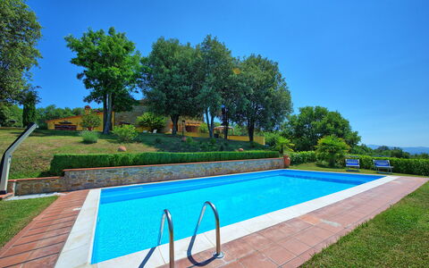 Villa Crispinino: Zwembad, Eigendom, Onroerend Goed, Gras, Vrije Tijd, Huis, Landgoed, Huis, Backyard, Woongebied