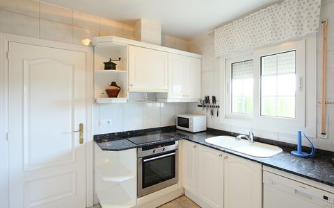 Dirk: Kamer, Eigendom, Meubilair, Keuken, Cabinetry, Countertop, Gebouw, Interieur Ontwerp, Huis, Onroerend Goed