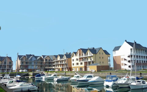 Deauville-Trouville 211: Water, Boot, Lucht, Gebouw, Watercraft, Azure, Venster, Huis, Kust En Oceanic Landvormen, Waterloop