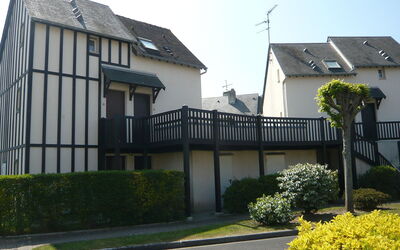 Cabourg 40: Eigendom, Huis, Huis, Woongebied, Buurt, Gebouw, Onroerend Goed, Architectuur, Dak, Landgoed