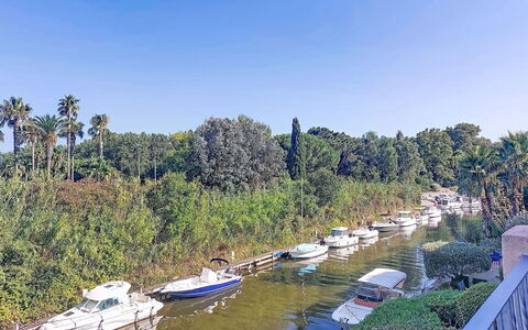 L'Annonciade: Water, Boot, Watercraft, Waterweg, Boten En Varen - Materialen En Benodigdheden, Kanaal, Jachthaven, Waterloop, Bank, Meer