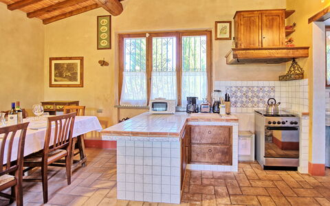 Casa Cipressi: Eigendom, Kamer, Gebouw, Keuken, Meubilair, Interieur Ontwerp, Huis, Countertop, Verdieping, Tegel