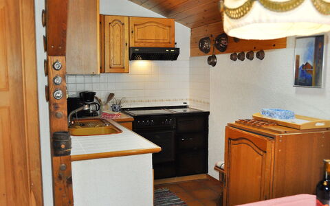 Himmulriich: Kamer, Countertop, Keuken, Eigendom, Meubilair, Cabinetry, Gebouw, Huis, Fornuis, Interieur Ontwerp