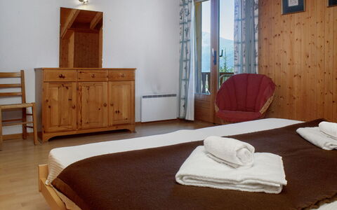 Verbier 390: Meubilair, Interieur Ontwerp, Hout, Verdieping, Flooring, Kamer, Plafond, Bed, Slaapkamer, Tafel