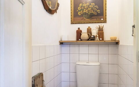 Polderzicht: Fotolijst, Eigendom, Toilet, Badkamer, Gebouw, Verlichting, Purper, Interieur Ontwerp, Verdieping, Muur
