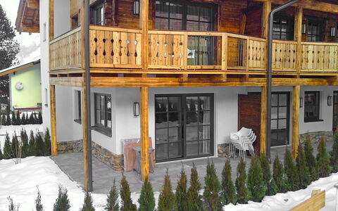Mountain Resort-Kaprun: Gebouw, Venster, Deur, Fabriek, Huis, Sneeuw, Hout, Boom, Verblijf, Stedelijk Ontwerp