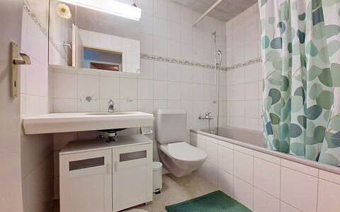 Firstsunne: Badkamer, Flooring, Loodgieterswerkinrichting, Interieur Ontwerp, Verdieping, Wastafel In De Badkamer, Toilet, Wastafel, Wc Bril, Badkamerkast