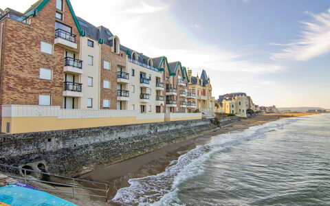 Les Flots: Water, Lucht, Wolk, Gebouw, Venster, Kust En Oceanic Landvormen, Strand, Huis, Stad