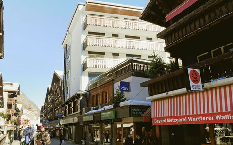 Center: Dorf\, Gebouw, Straat, Stad, Buurt, Stedelijk Gebied, Menselijke Nederzetting, Architectuur, Downtown, Gemengd Gebruik