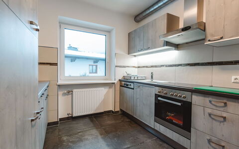 Riki: Keuken, Countertop, Toestel Van De Keuken, Major Appliance, Flooring, Cabinetry, Plafond, Huishoudapparatuur, Interieur Ontwerp, Verdieping