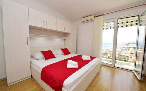 Makarska 592: Meubilair, Eigendom, Gebouw, Comfort, Cabinetry, Hout, Bed, Interieur Ontwerp, Bed Frame, Hoofdkussen